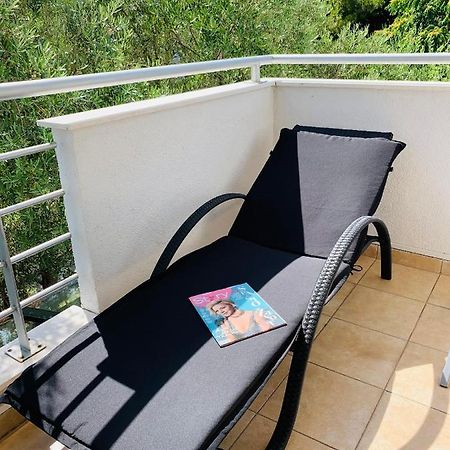 Ivana Apartment With Terrace Novalja Exterior photo