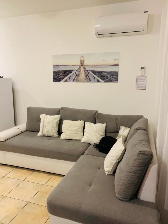 Ivana Apartment With Terrace Novalja Exterior photo