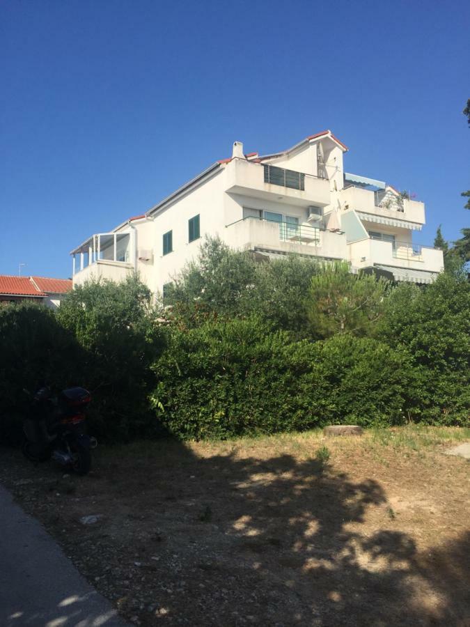 Ivana Apartment With Terrace Novalja Exterior photo