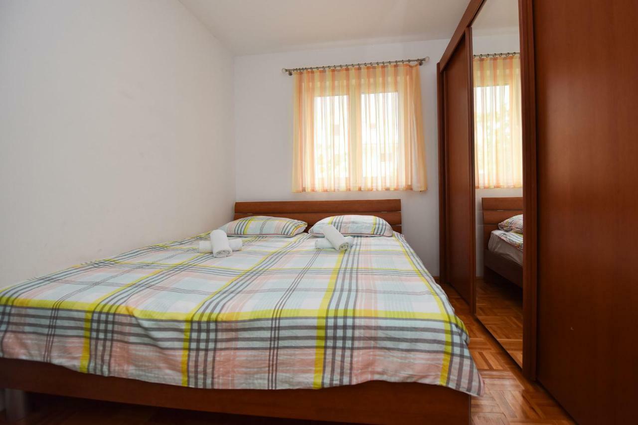Ivana Apartment With Terrace Novalja Exterior photo